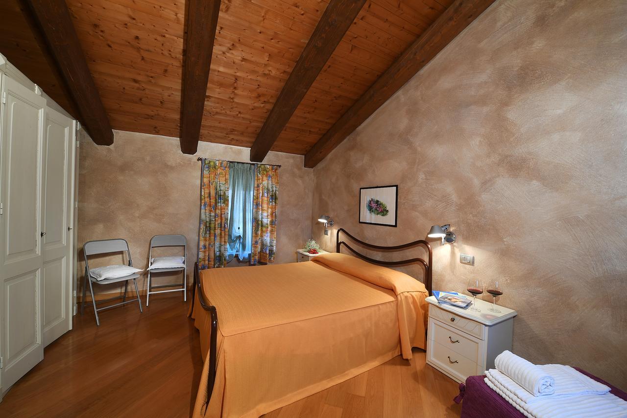 Notte In Langa Bed & Breakfast La Morra Exterior photo